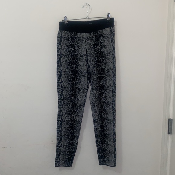 ‼️Snakeskin Cropped Hoodie Set‼️ - Picture 10 of 11